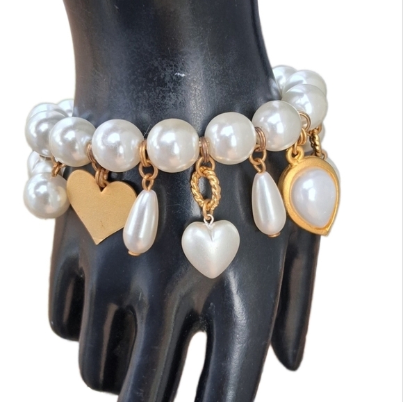 Vintage Jewelry - Vintage Faux Pearl Stretch Charm Bracelet • Gold Tone Hearts & Teardrops